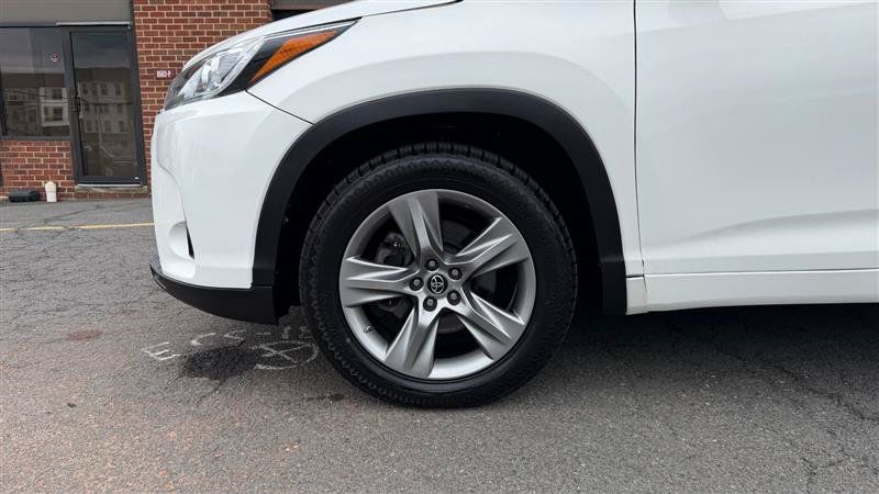 Used 2019 Toyota Highlander Limited AWD/4WD image 5