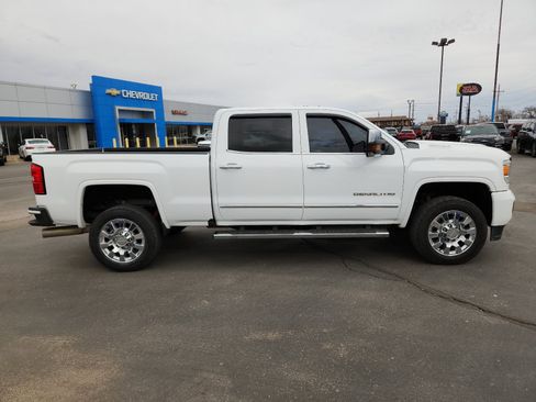Used 2017 GMC Sierra 2500 Denali w/ Duramax Plus Package image 5
