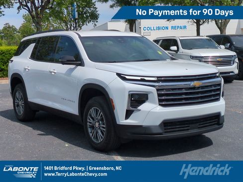 Certified 2024 Chevrolet Traverse LT FWD image 1
