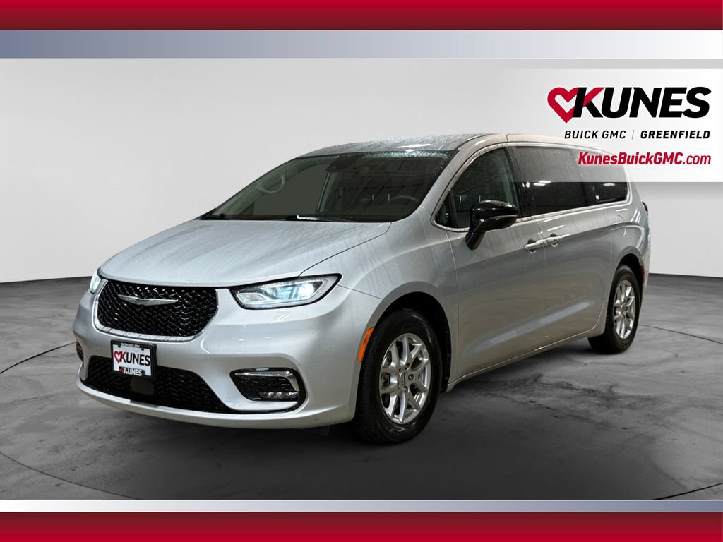 Used 2024 Chrysler Pacifica Touring-L FWD image 5