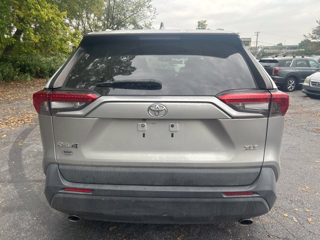 Used 2020 Toyota RAV4 XLE FWD image 4
