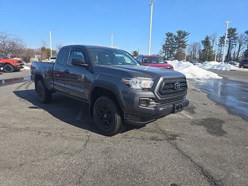 Used 2022 Toyota Tacoma SR image 1