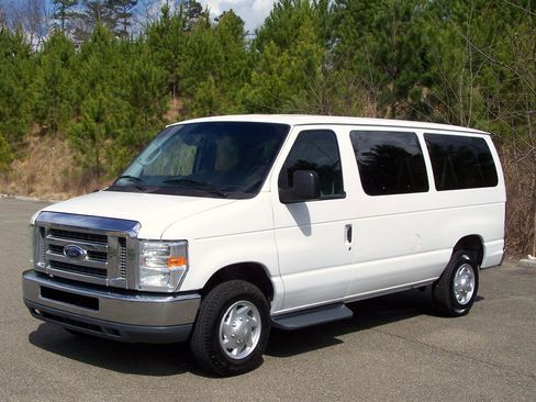 Used 2011 Ford E-350 and Econoline 350 XLT image 1