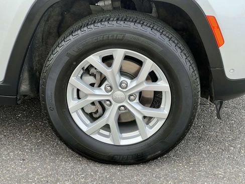 Certified 2023 Jeep Grand Cherokee Limited w/ Luxury Tech Group II image 6