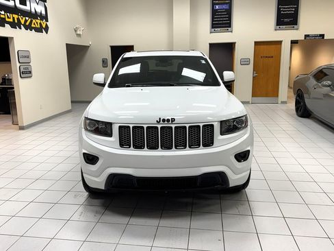 Used 2015 Jeep Grand Cherokee Altitude image 3