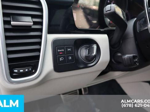 Used 2023 Porsche Cayenne S Platinum w/ Assistance Package image 17