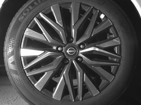 Used 2025 Nissan Altima 2.5 SV FWD image 15