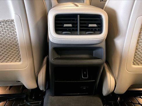 Used 2020 Mercedes-Benz GLE 450 4MATIC image 33