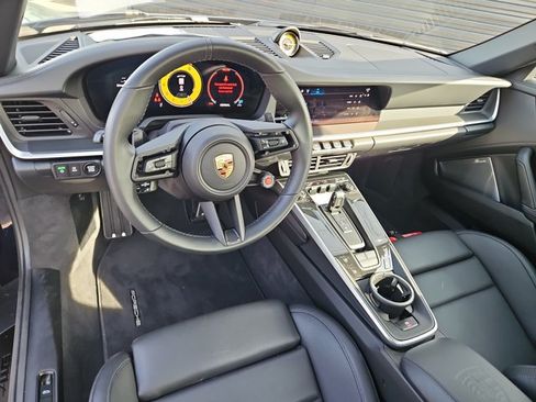 Certified 2026 Porsche 911 Targa 4 GTS AWD/4WD image 18