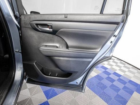 Used 2024 Toyota Highlander XLE FWD image 17