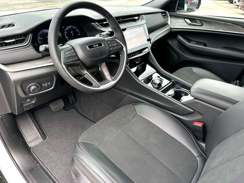 New 2026 Jeep Grand Cherokee Altitude RWD image 18