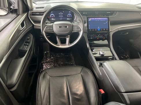 Used 2022 Jeep Grand Cherokee Limited image 22