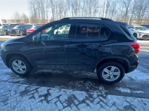 Certified 2022 Chevrolet Trax LT w/ LT Convenience Package image 5