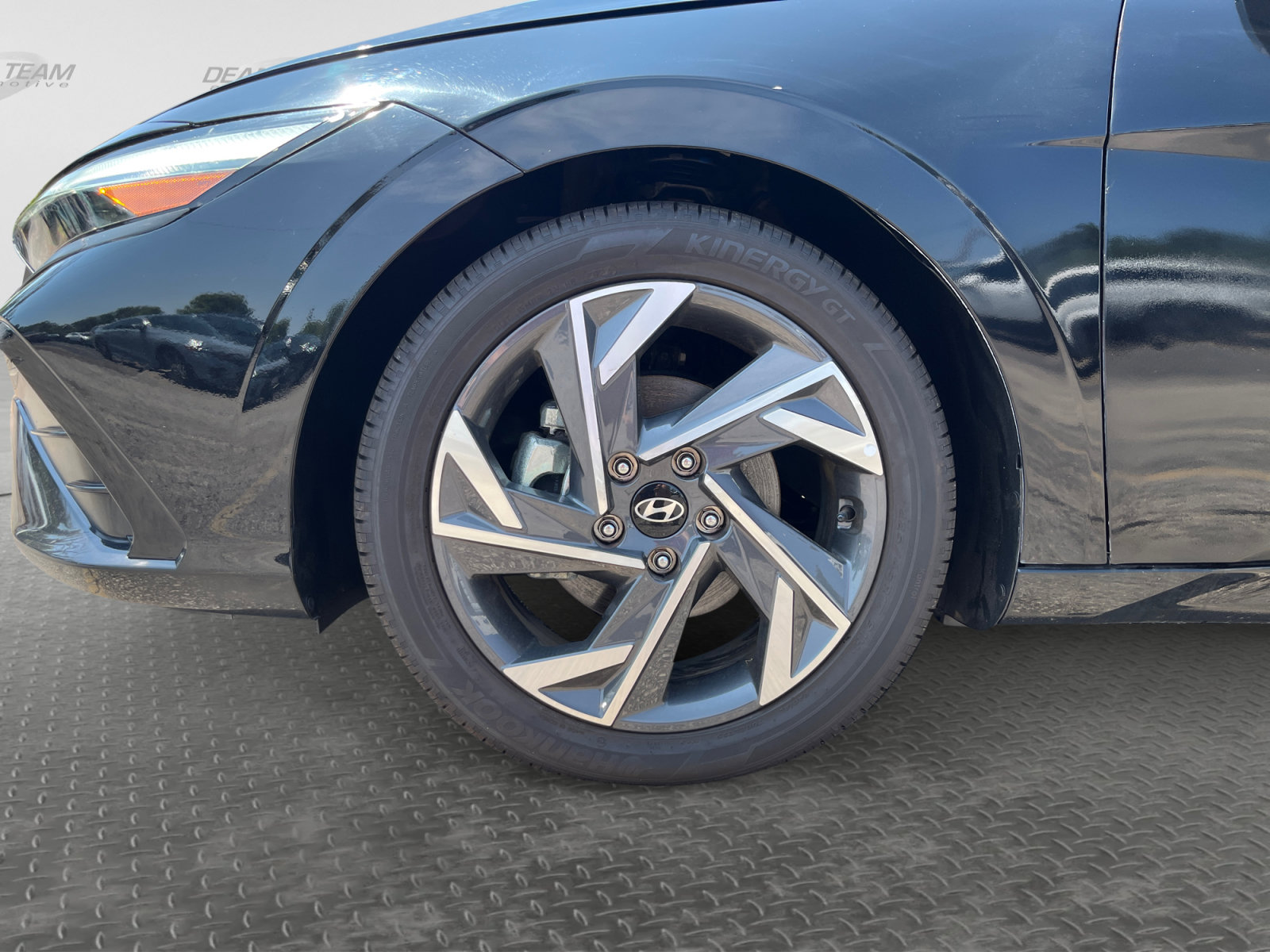 Used 2025 Hyundai Elantra Limited FWD image 14