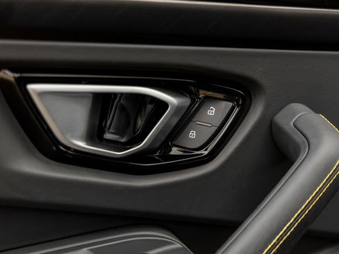 Used 2024 Lamborghini Urus S AWD/4WD image 19