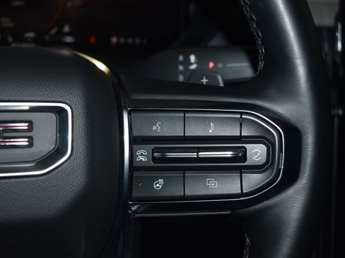 Used 2024 GMC Acadia Elevation image 10