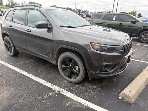 Used 2020 Jeep Cherokee Latitude Plus AWD/4WD image 3