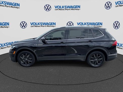 Used 2024 Volkswagen Tiguan SE w/ Panoramic Sunroof Package FWD image 11