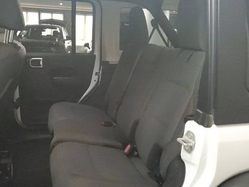 Used 2024 Jeep Wrangler Unlimited Rubicon AWD/4WD image 13