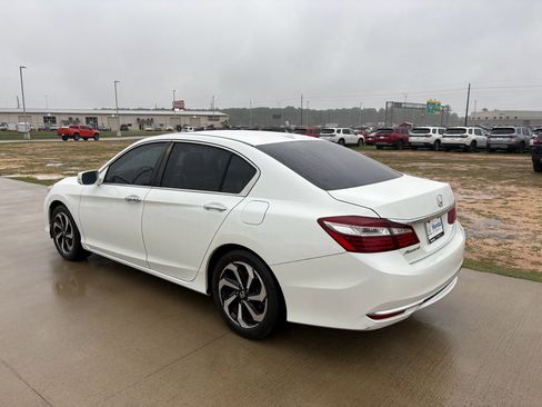 Used 2017 Honda Accord EX-L image 6