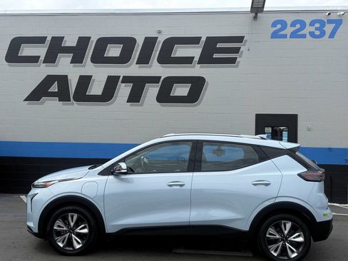 Used 2023 Chevrolet Bolt EUV LT w/ Convenience Package image 22