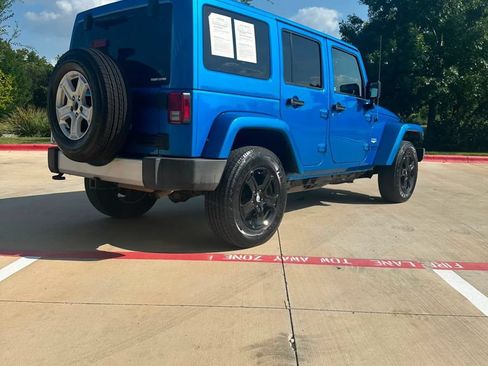 Used 2015 Jeep Wrangler Unlimited Sahara w/ Dual Top Group AWD/4WD image 3