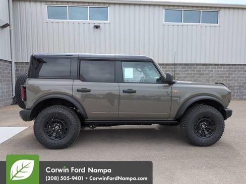 New 2026 Ford Bronco Badlands w/ Sasquatch Package AWD/4WD image 2