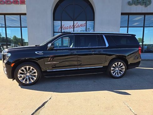 Used 2024 GMC Yukon XL Denali w/ Advanced Technology Package AWD/4WD image 4