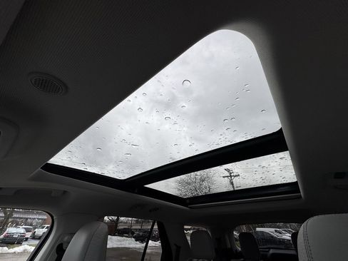 Used 2025 Ford Explorer Active w/ Active Comfort Package image 31