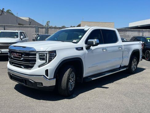 Used 2023 GMC Sierra 1500 SLT w/ SLT Convenience Package AWD/4WD image 33