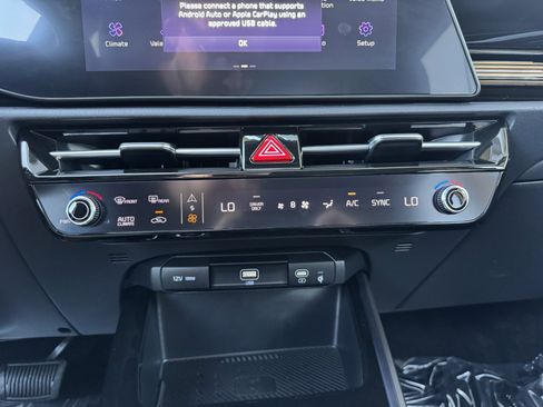 Used 2024 Kia Niro EX image 24