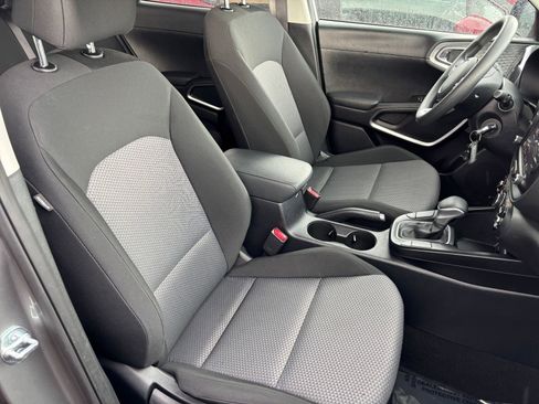 Used 2025 Kia Soul LX w/ LX Technology Package image 34