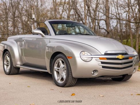 Used 2005 Chevrolet SSR w/ Preferred Equipment Group image 12