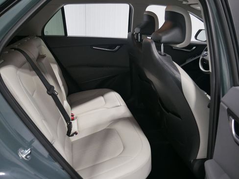 Used 2023 Kia Niro EX image 17