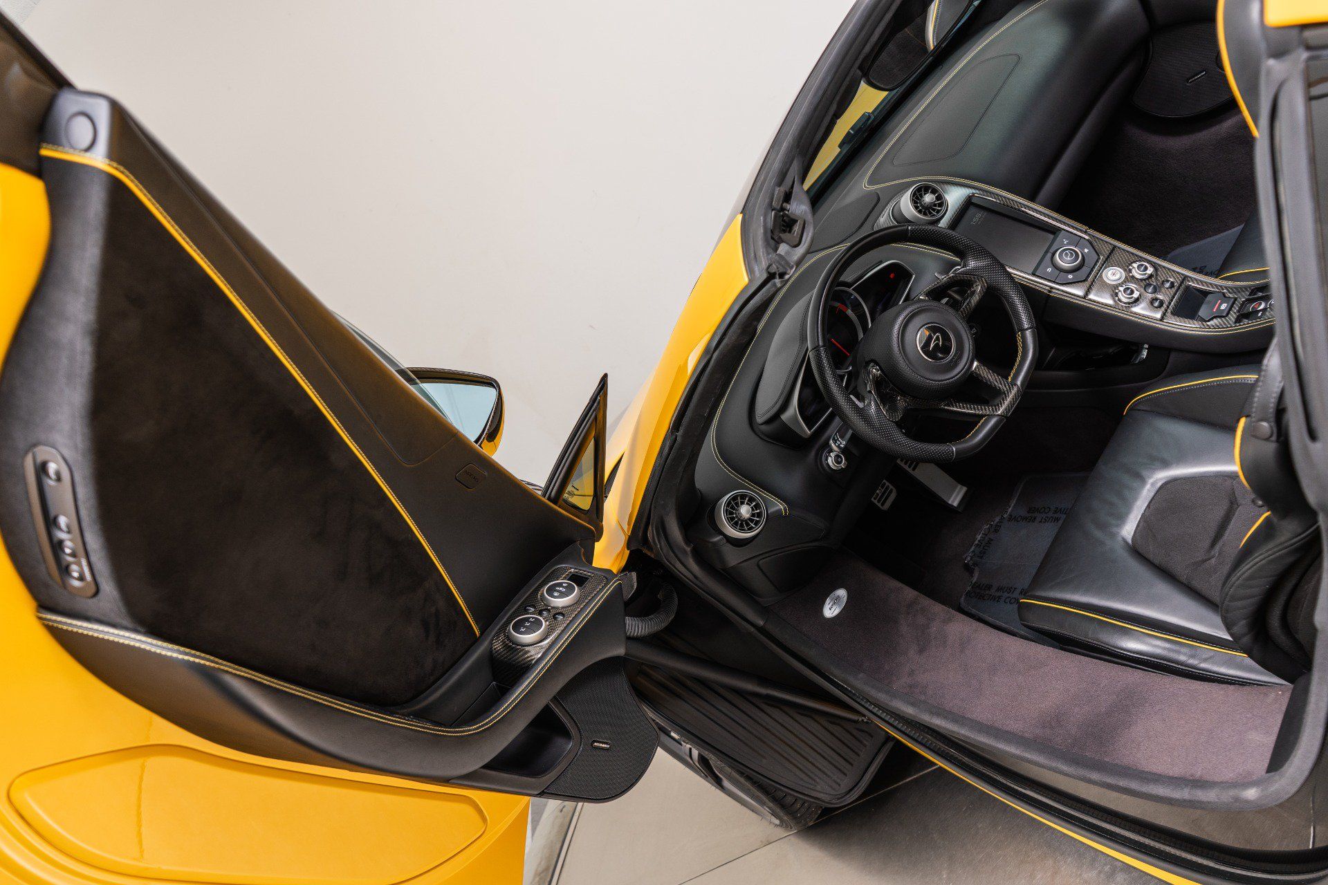 Used 2015 McLaren 650S Spider RWD image 22