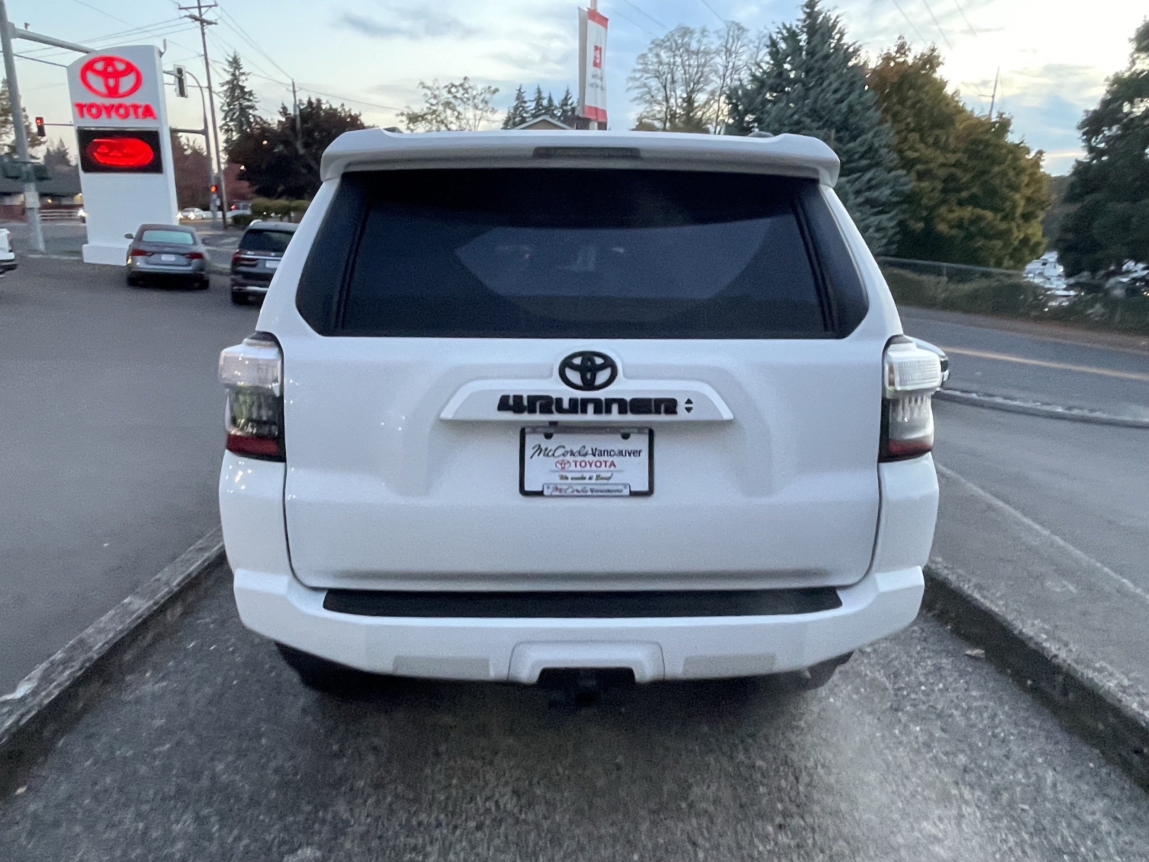 Used 2022 Toyota 4Runner SR5 AWD/4WD image 6