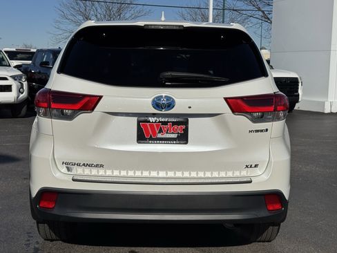 Used 2019 Toyota Highlander XLE image 19