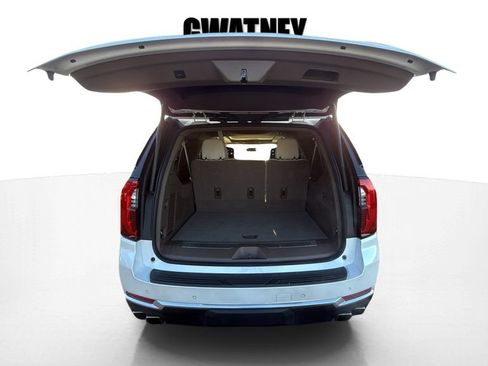 Used 2025 GMC Yukon XL Denali w/ Denali Reserve Package image 15