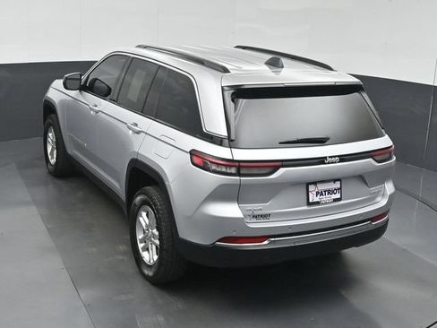 Used 2025 Jeep Grand Cherokee Laredo AWD/4WD image 36