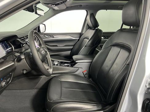 Certified 2022 Jeep Grand Cherokee Limited 4xe w/ Luxury Tech Group II image 23