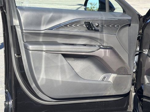 Used 2025 Cadillac Lyriq Luxury image 20