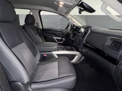 Used 2024 Nissan Titan SV w/ SV Convenience Package image 7