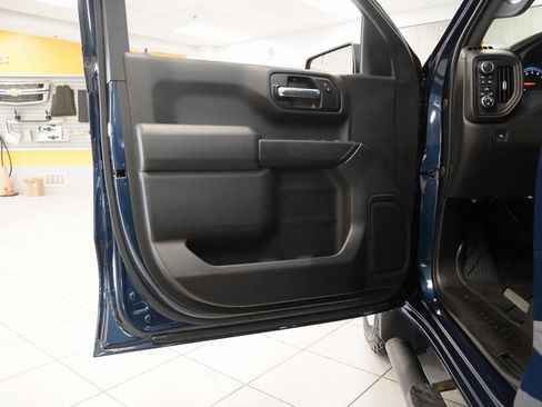 Used 2020 Chevrolet Silverado 1500 Custom w/ Custom Value Package image 5