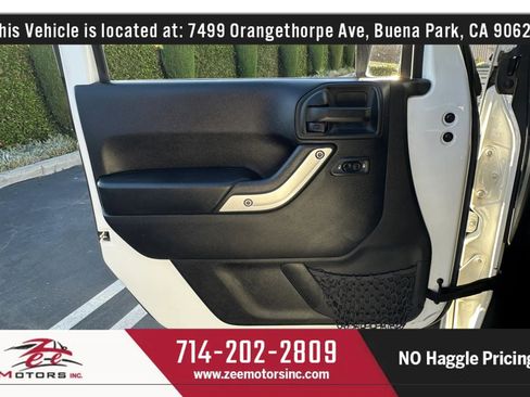 Used 2016 Jeep Wrangler Rubicon w/ Power Convenience Group AWD/4WD image 39