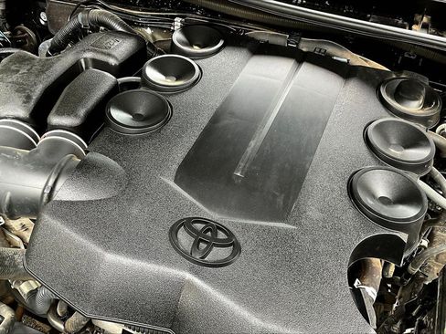 Used 2017 Toyota 4Runner SR5 RWD image 29