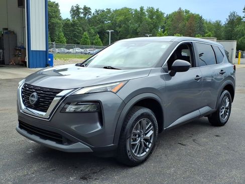 Used 2023 Nissan Rogue S AWD/4WD image 3