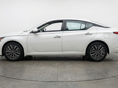 Used 2025 Nissan Altima 2.5 SV FWD image 5