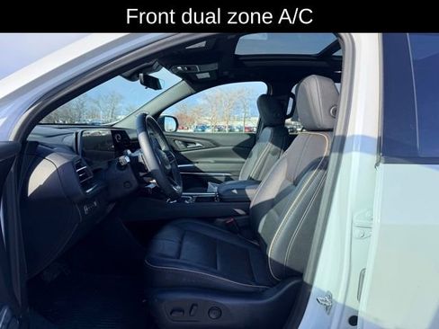 Used 2025 Chevrolet Traverse High Country image 8