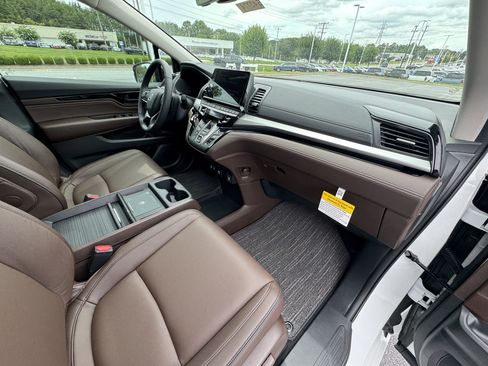 New 2026 Honda Odyssey Touring image 32