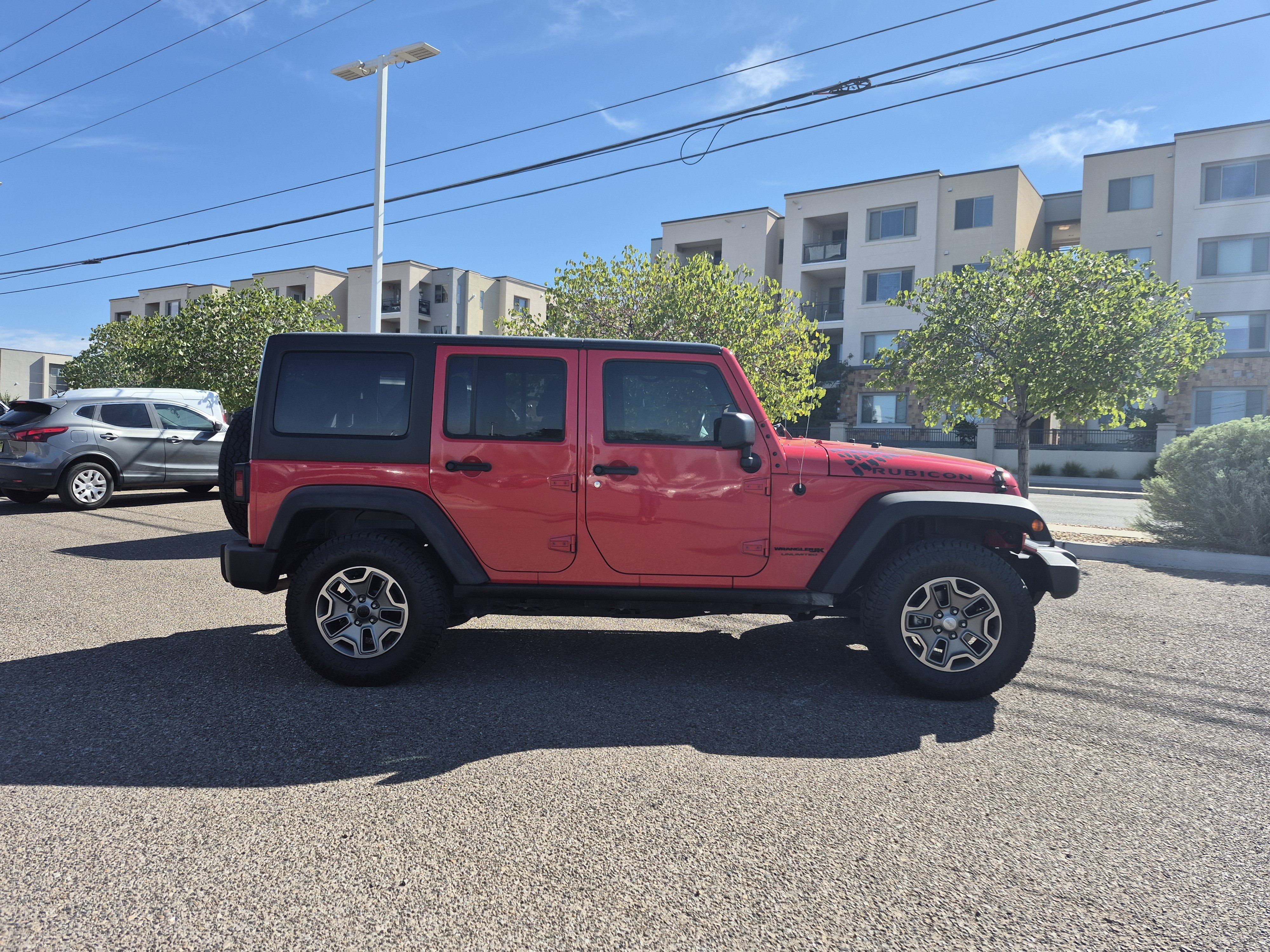 Used 2018 Jeep Wrangler Unlimited Rubicon w/ Connectivity Group AWD/4WD image 6